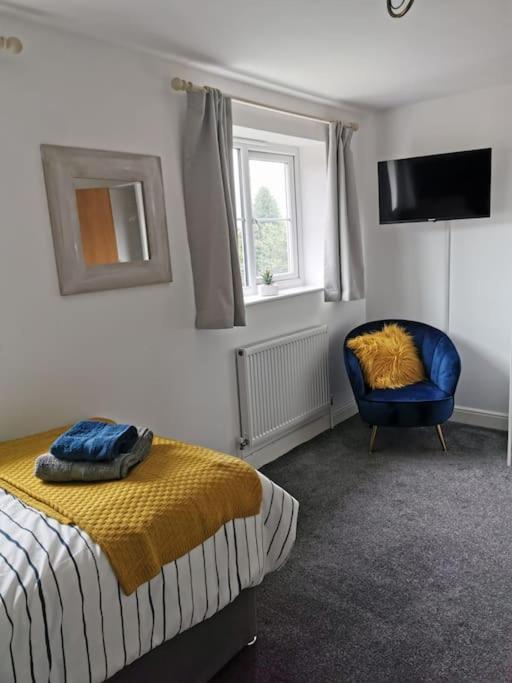 Modern Roomy 3 Bedroom Home Першор Экстерьер фото